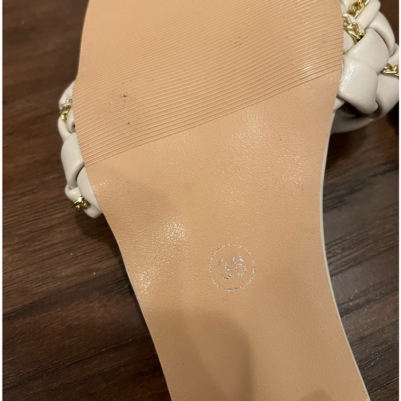 ! 2 for 20 ! GOLD AND WHITE LOW PLATFORM HEELS - Picture 5 of 6